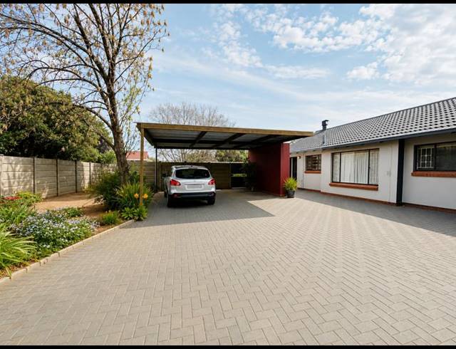 3 BEDROOM HOUSE FOR SALE IN PELLISSIER